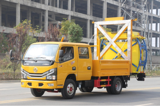 东风天锦防撞缓冲车