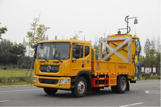 东风天锦防撞缓冲车