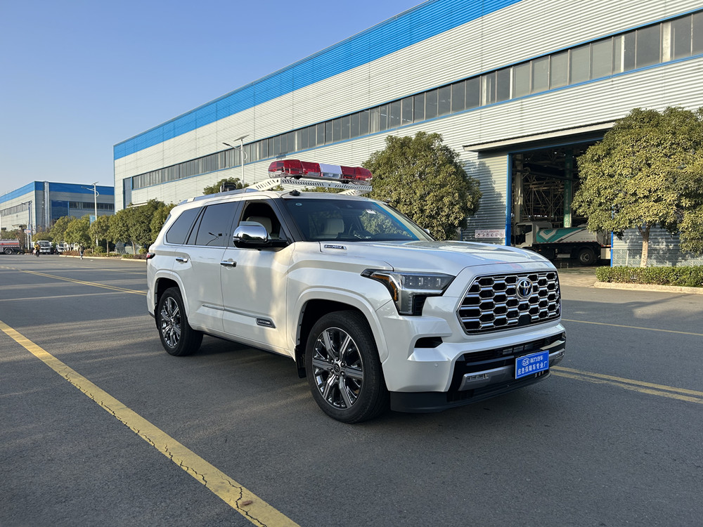 重汽汕德卡会议餐车