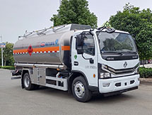 国六东风大多利卡加油车