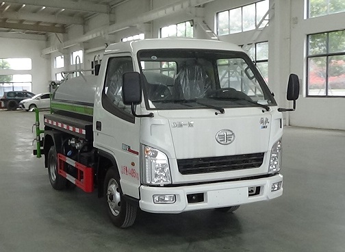 国六解放2方洒水车