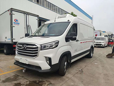 国六上汽大通V90面包冷藏车